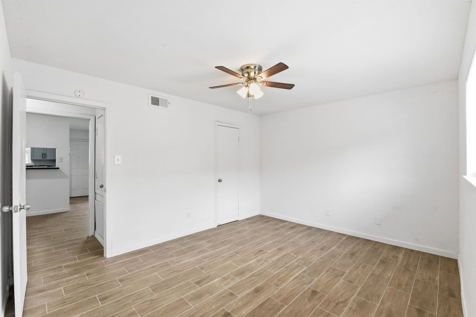 Houston Apartment: 1521 Sherwood Forest