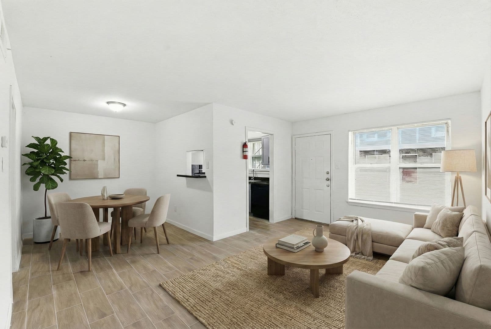 Houston Apartment: 1521 Sherwood Forest