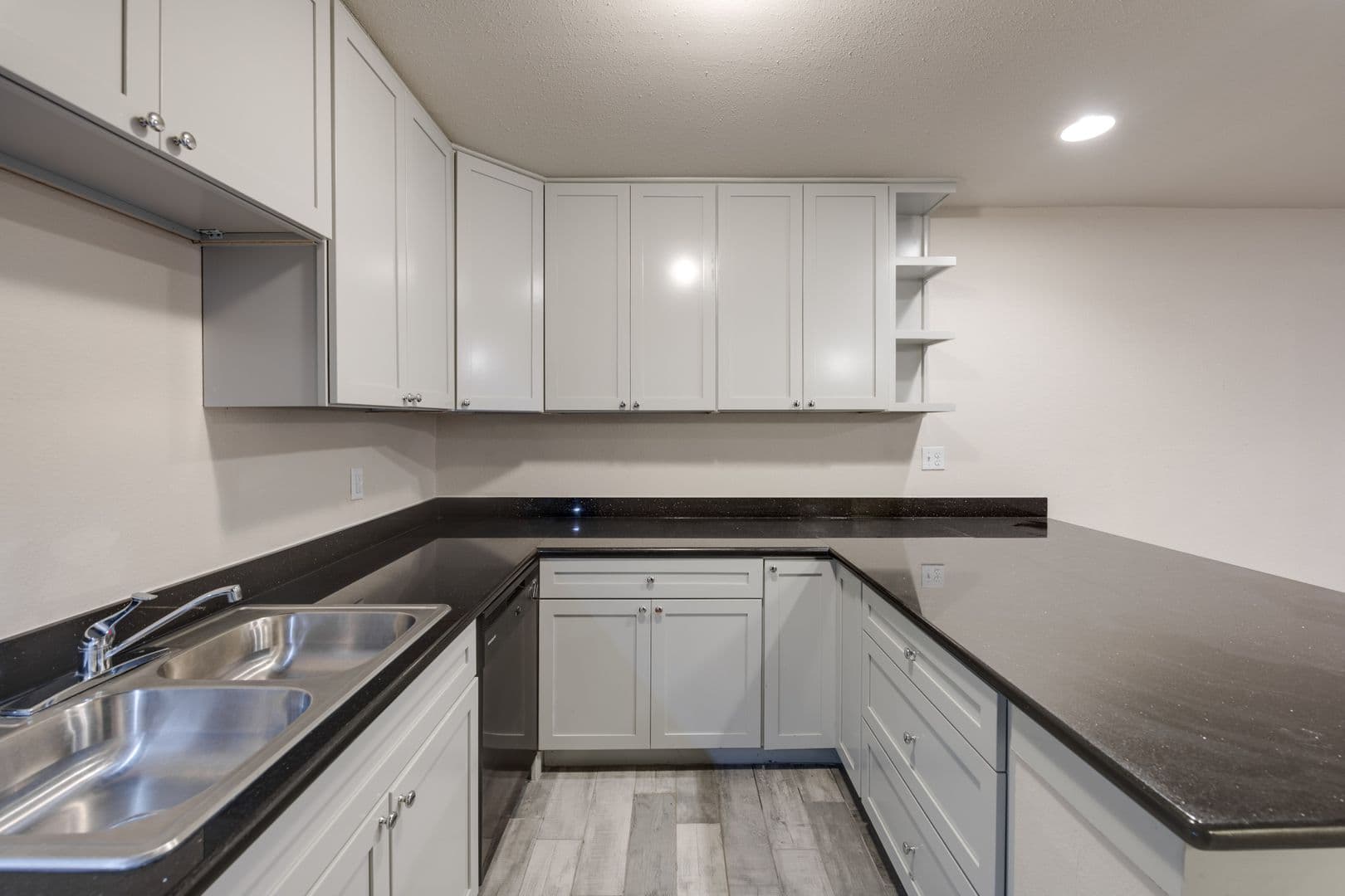 Houston Apartment: 3130 Mangum Rd