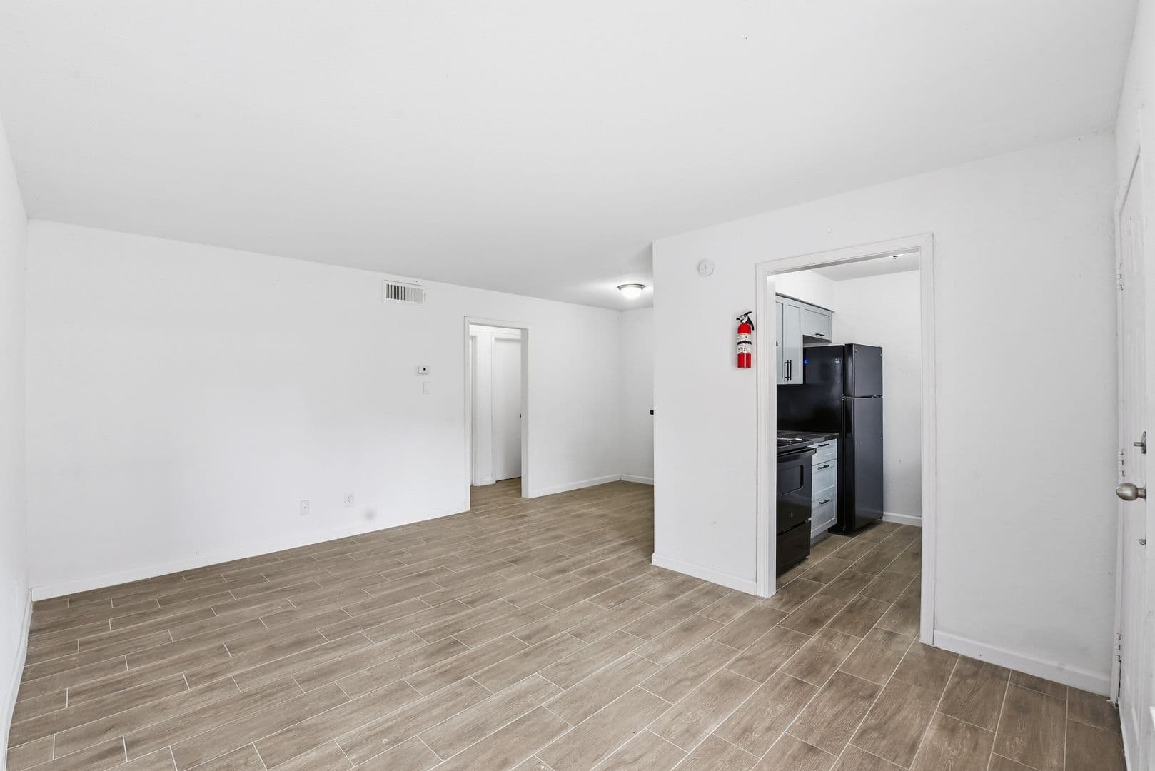 Houston Apartment: 1521 Sherwood Forest