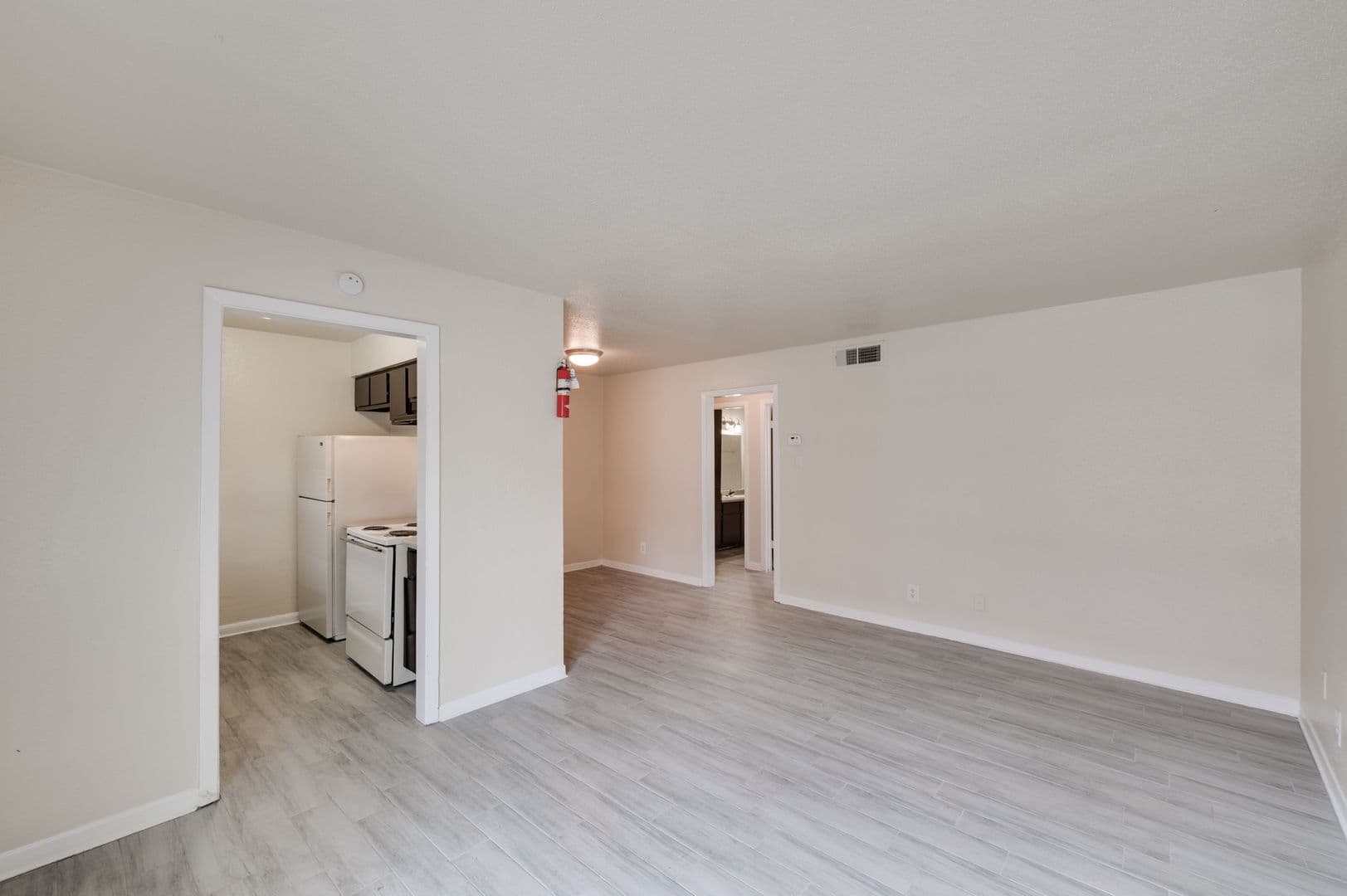 Houston Apartment: 1521 Sherwood Forest