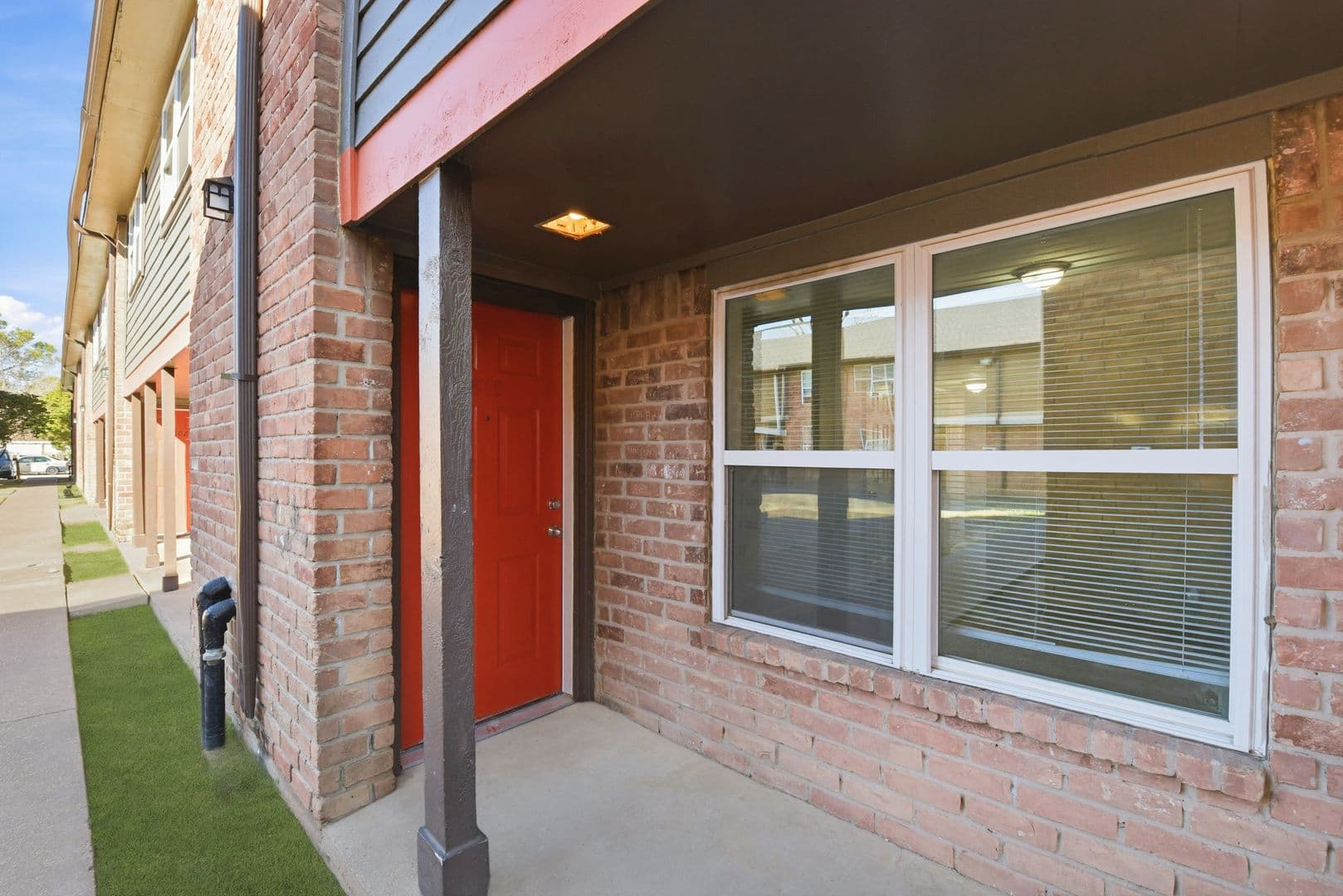 Houston Apartment: 1521 Sherwood Forest
