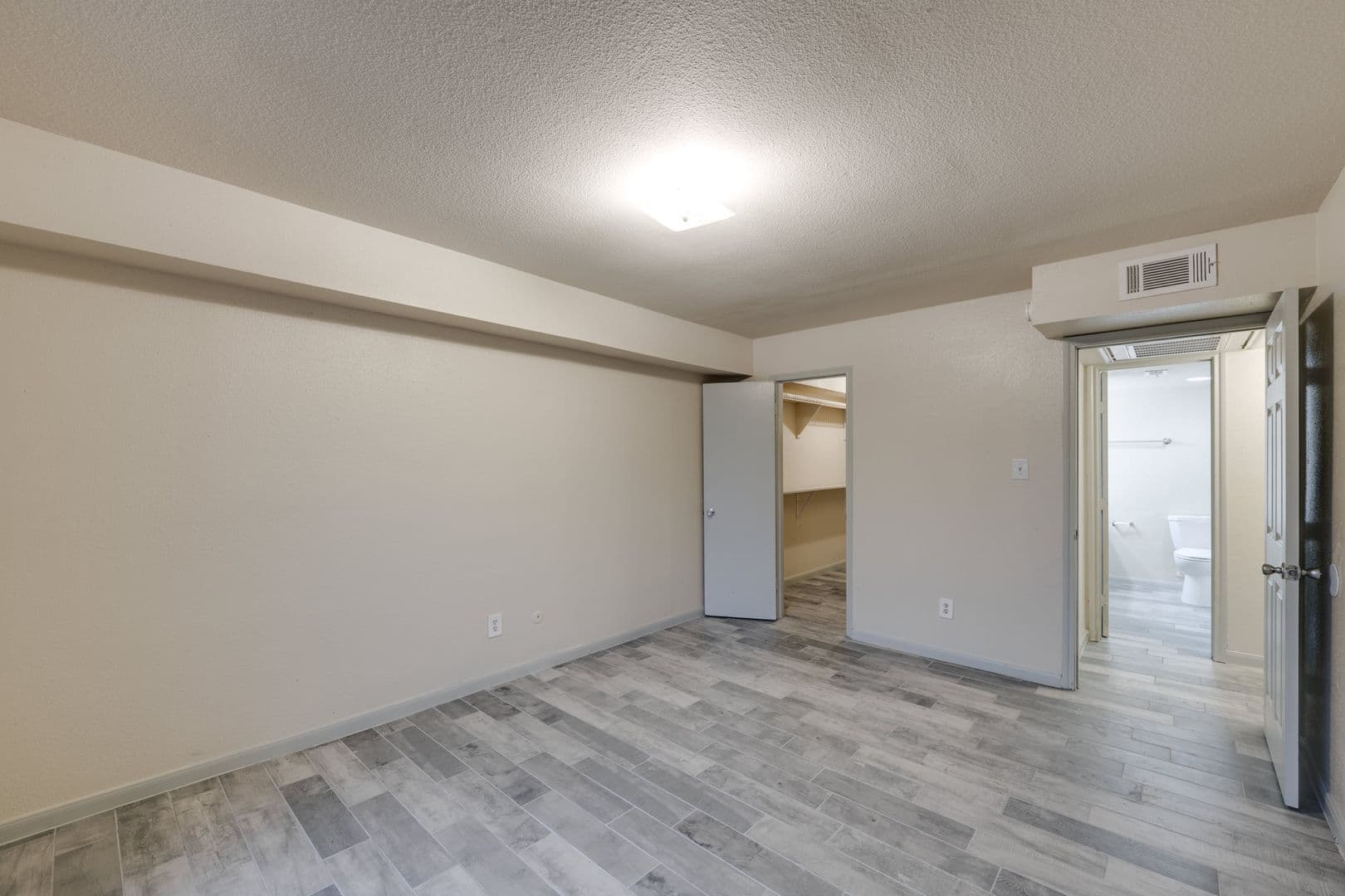Houston Apartment: 3130 Mangum Rd