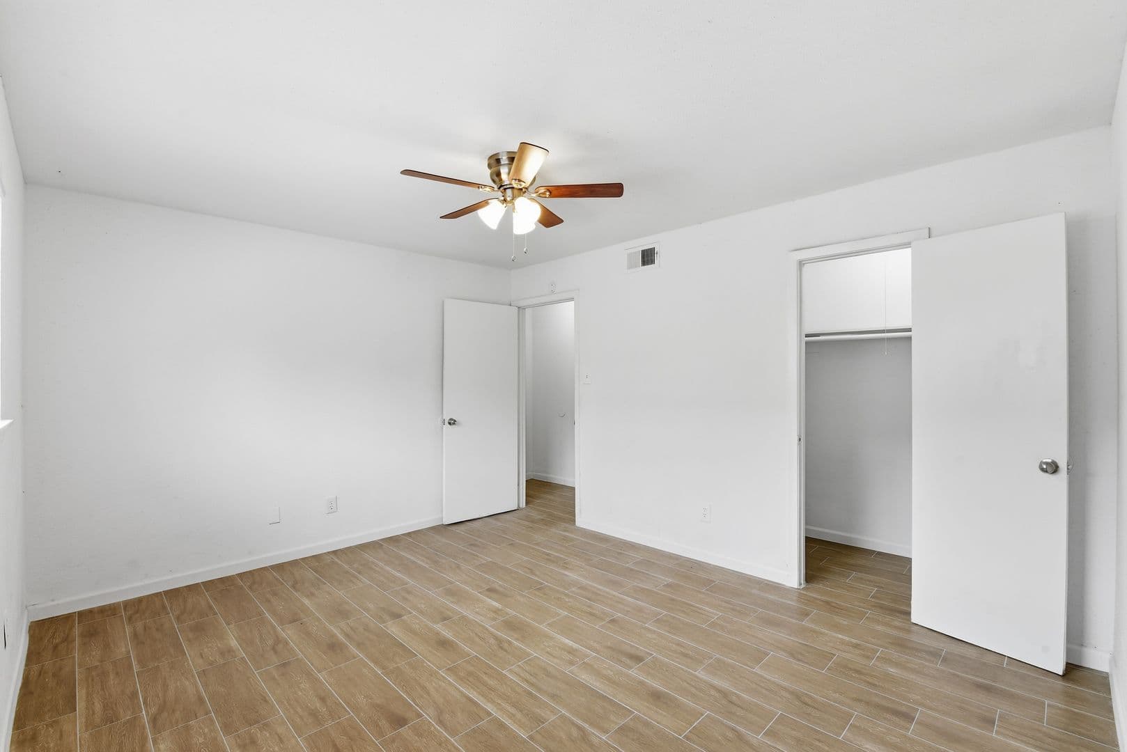 Houston Apartment: 1521 Sherwood Forest