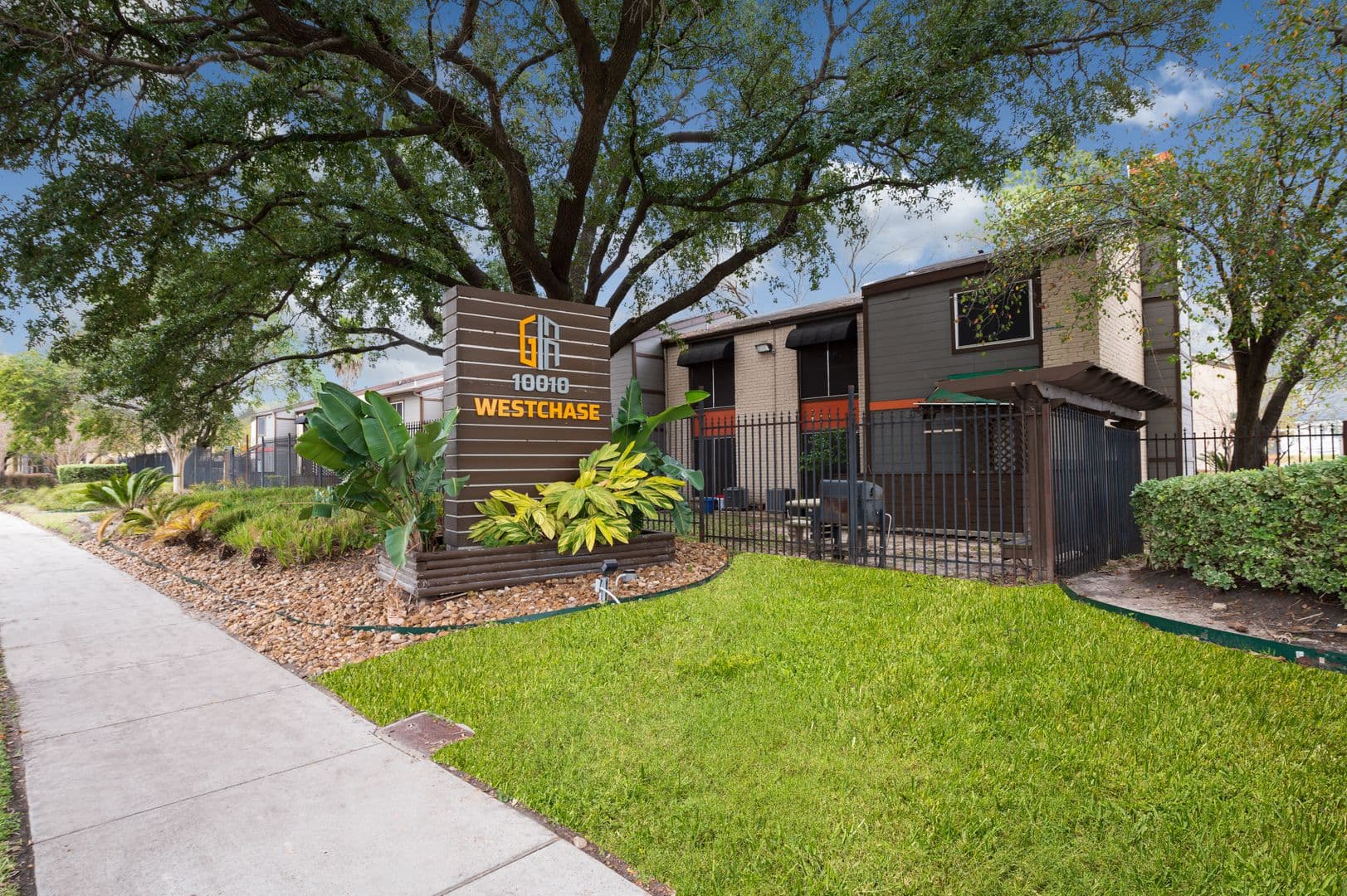 Houston Apartment: 10010 West Park Dr.