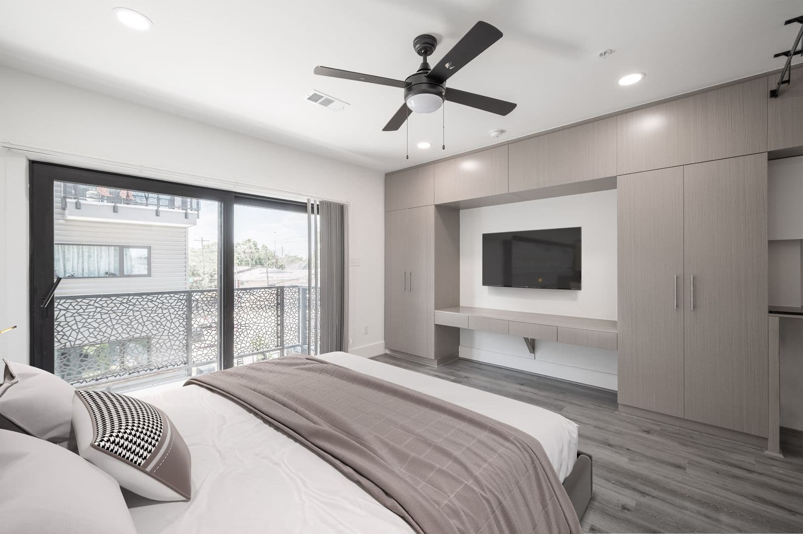 Houston Apartment: 1846 Richmond Avenue