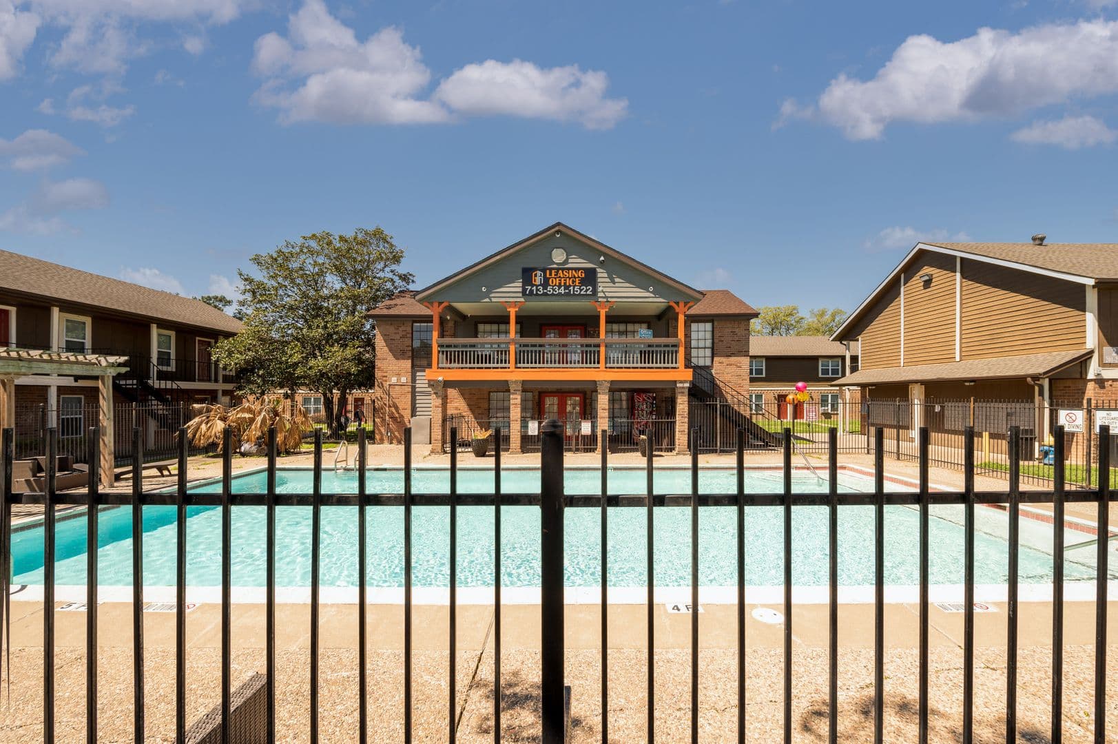 Houston Apartment: 1521 Sherwood Forest