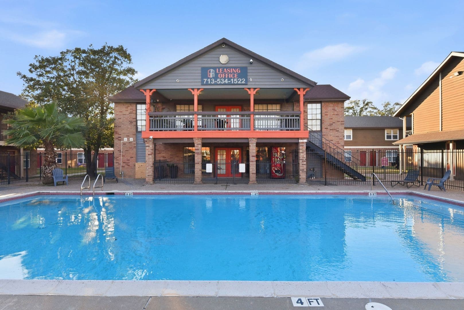 Houston Apartment: 1521 Sherwood Forest