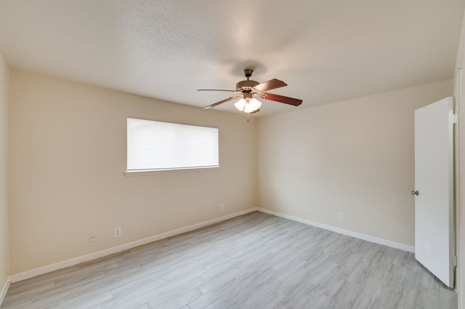 Houston Apartment: 1521 Sherwood Forest