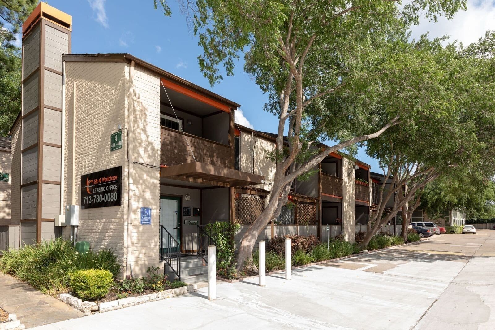Houston Apartment: 10010 West Park Dr.