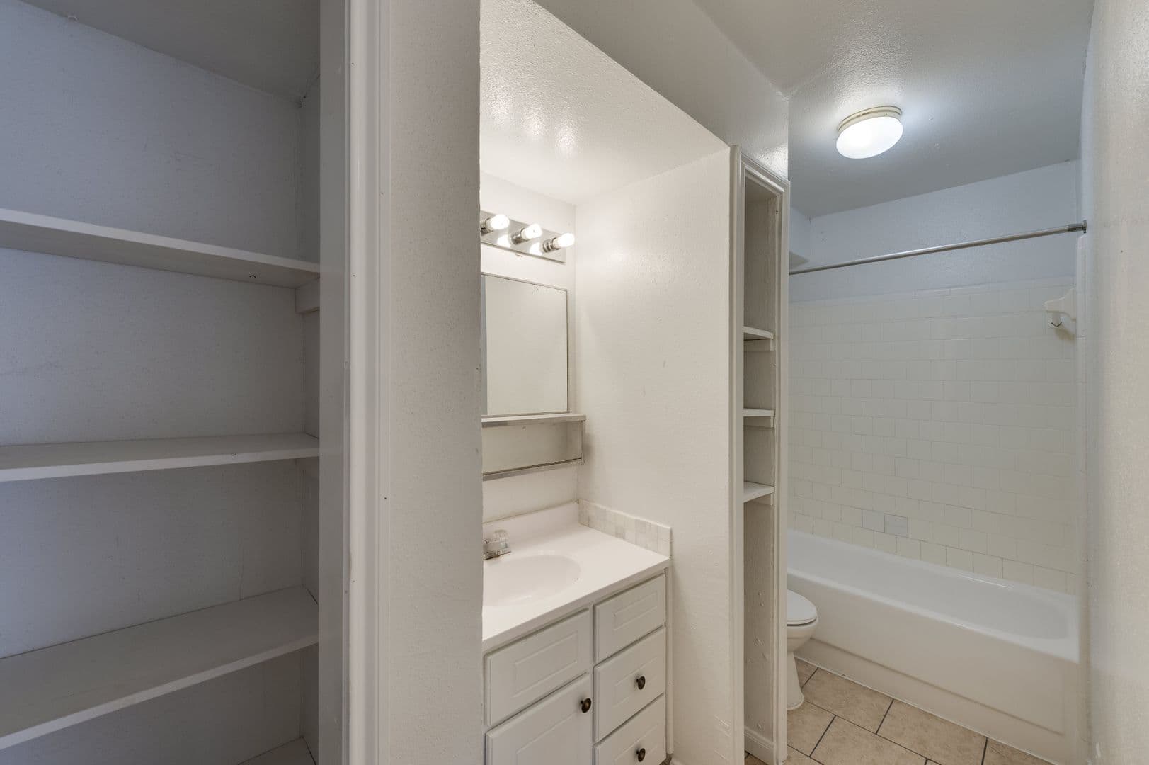 Houston Apartment: 6120 Bellaire Blvd.