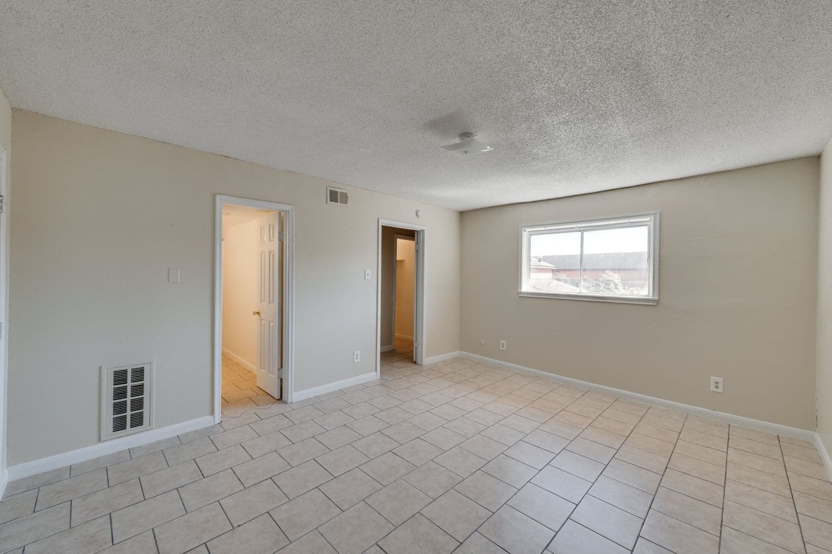 Houston Apartment: 6120 Bellaire Blvd.