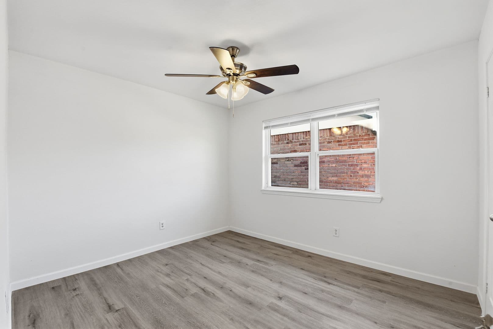 Houston Apartment: 1521 Sherwood Forest