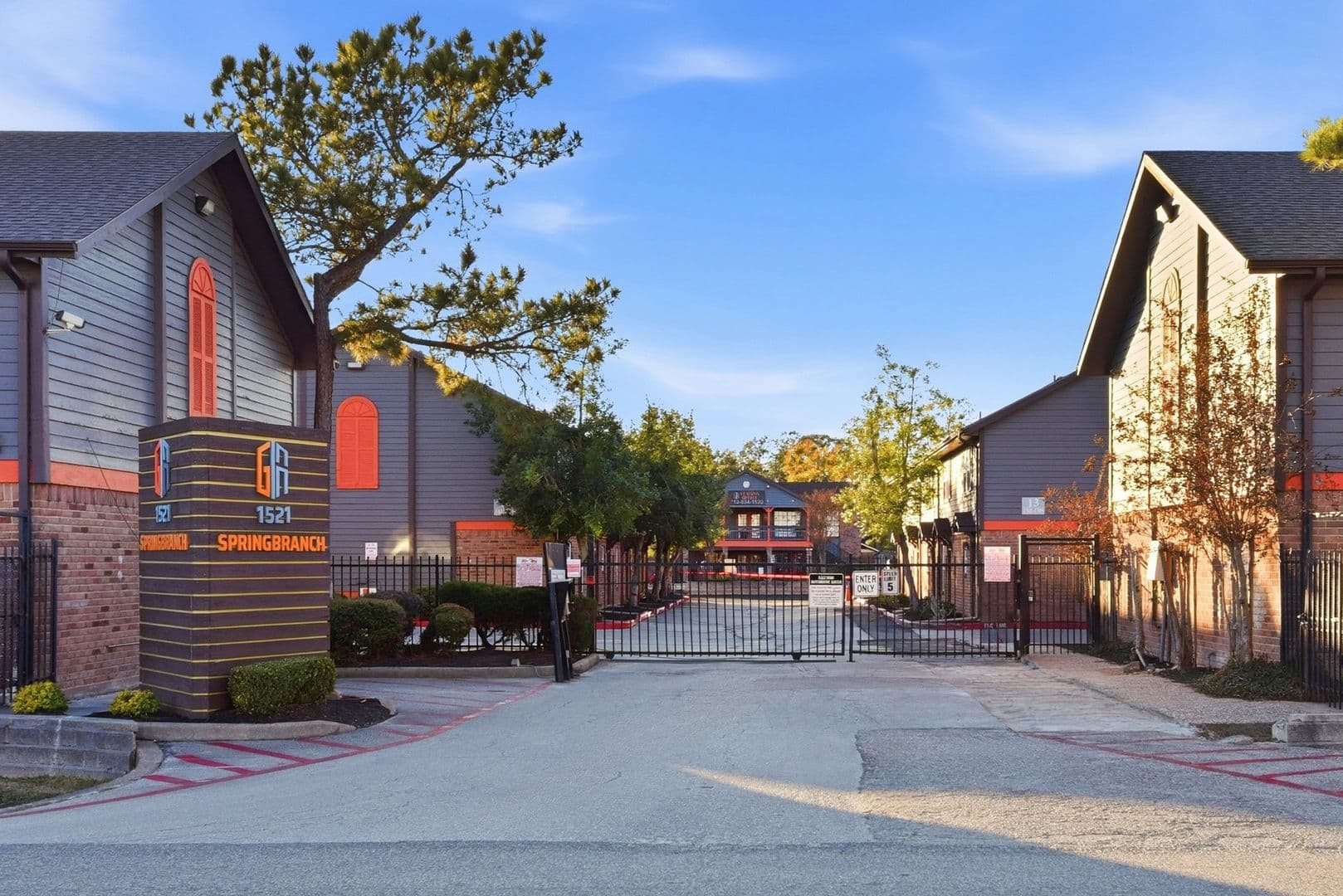 Houston Apartment: 1521 Sherwood Forest