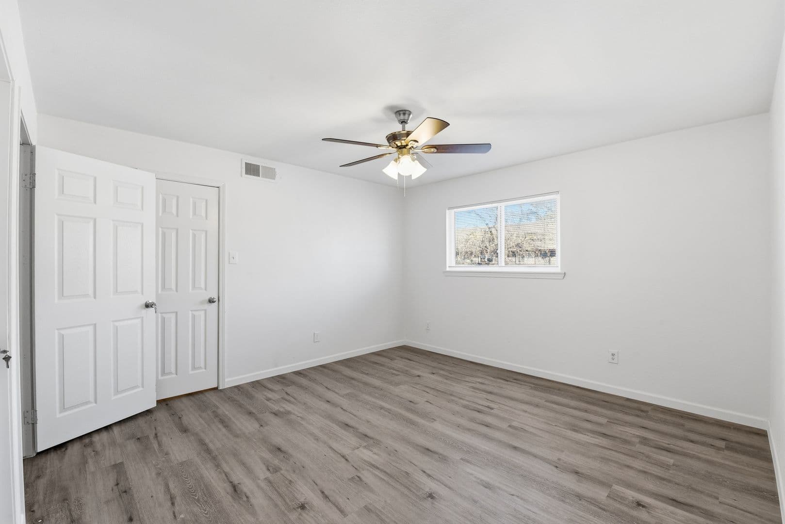 Houston Apartment: 1521 Sherwood Forest