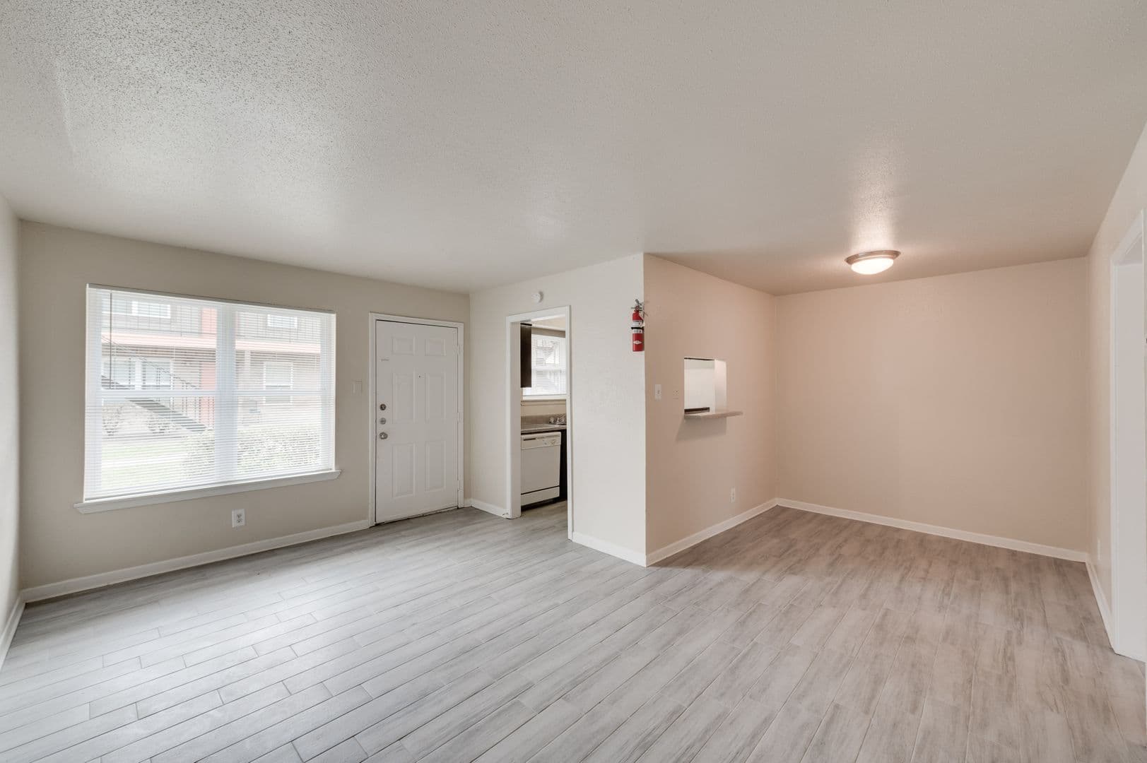 Houston Apartment: 1521 Sherwood Forest