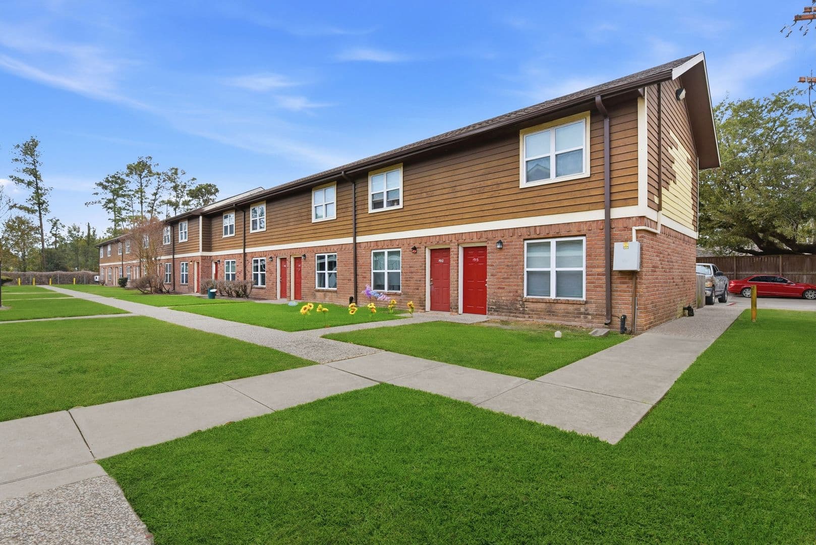 Houston Apartment: 1521 Sherwood Forest