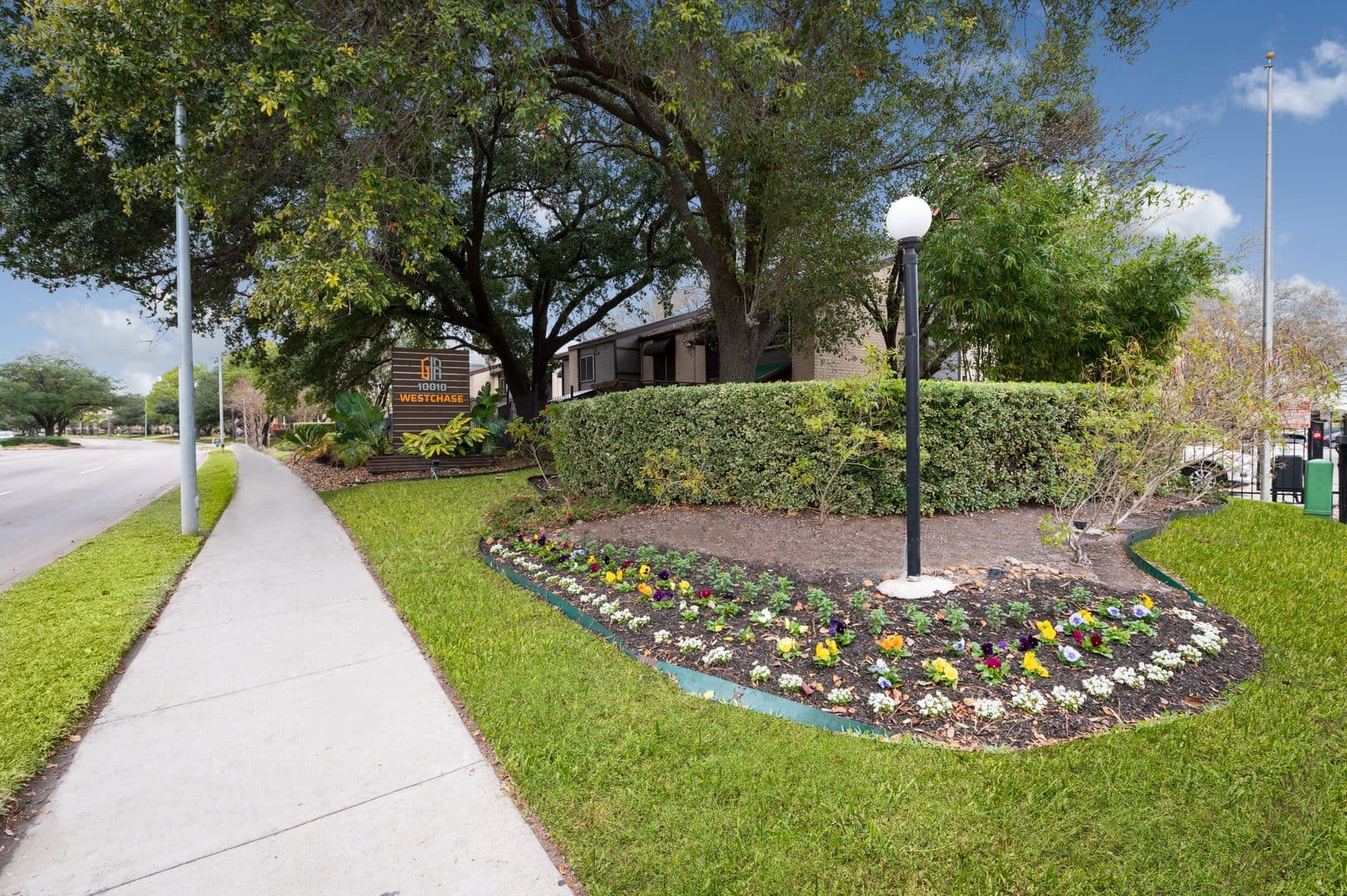 Houston Apartment: 10010 West Park Dr.