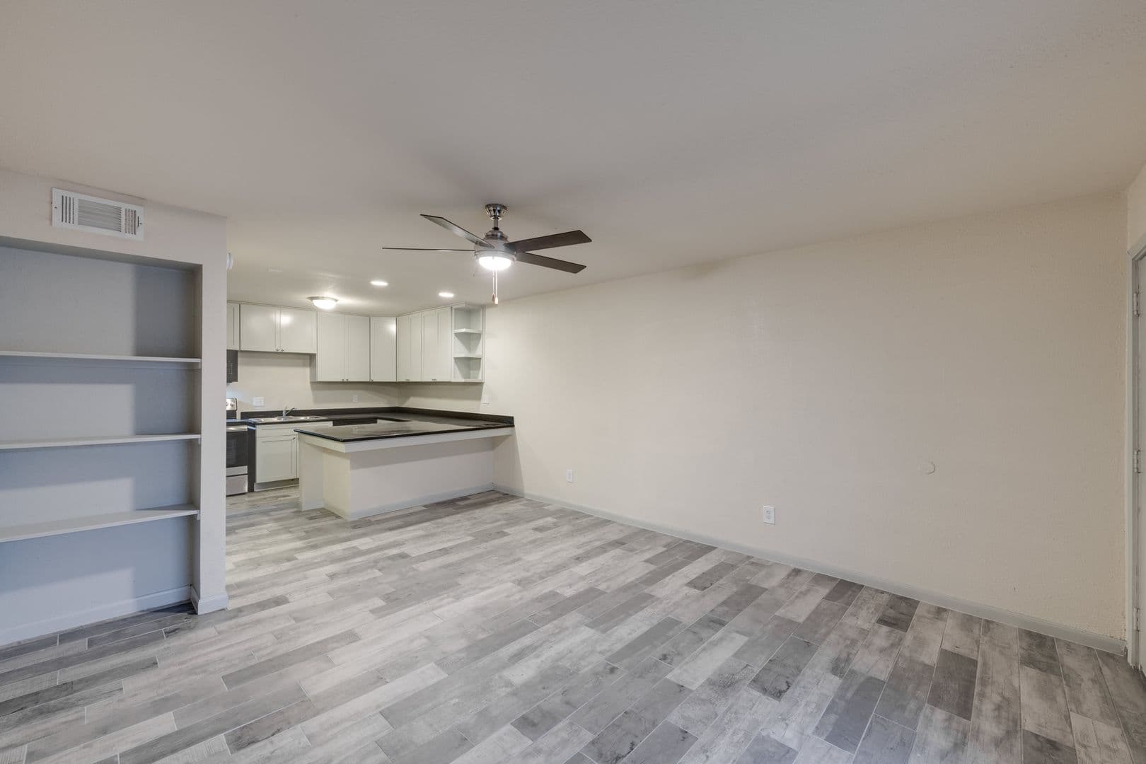 Houston Apartment: 3130 Mangum Rd