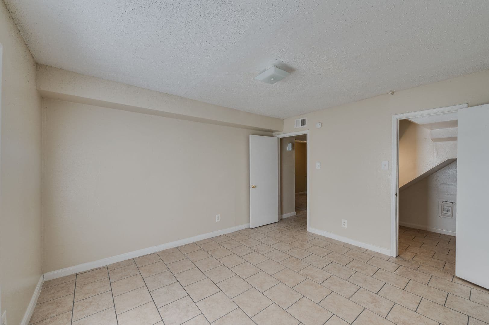 Houston Apartment: 6120 Bellaire Blvd.