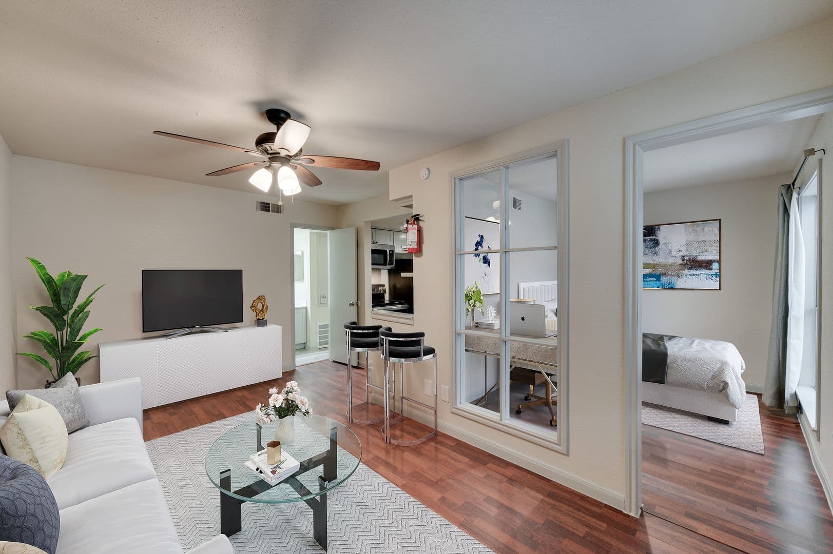 Houston Apartment: 10010 West Park Dr.