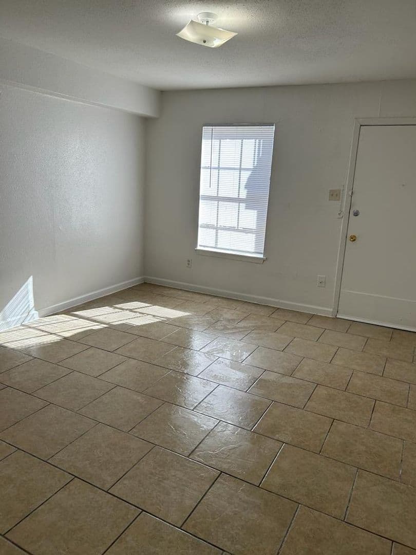 Houston Apartment: 7429 Long Point Drive