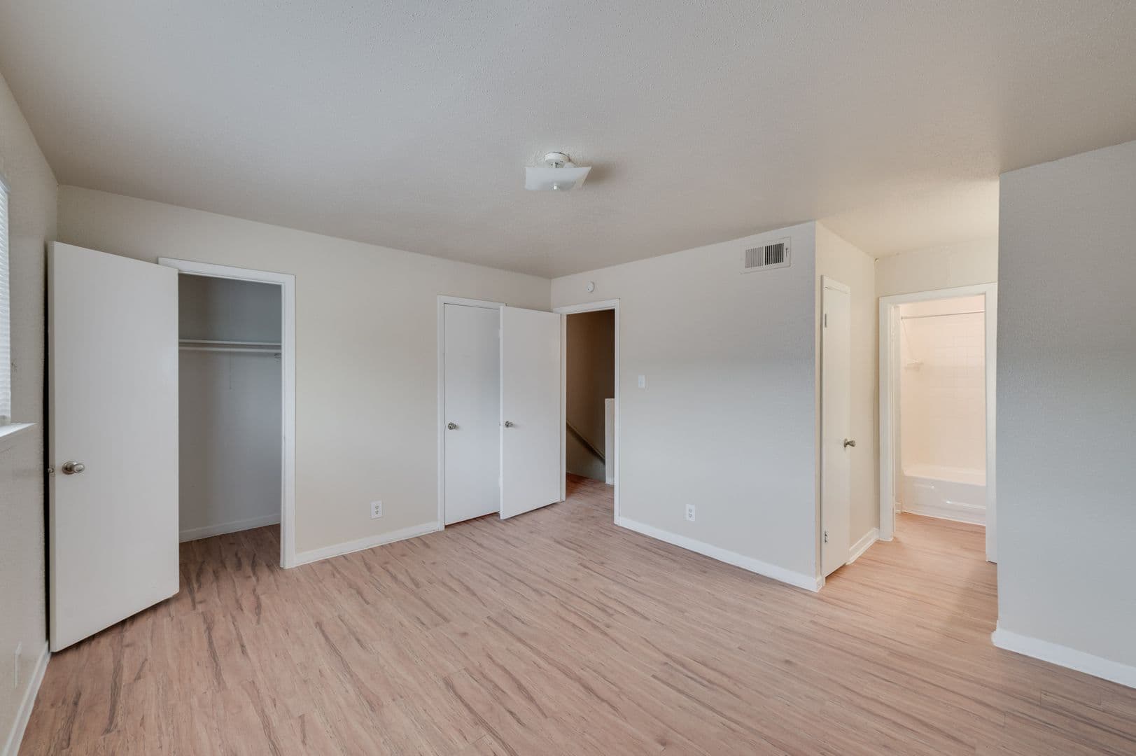 Houston Apartment: 1521 Sherwood Forest