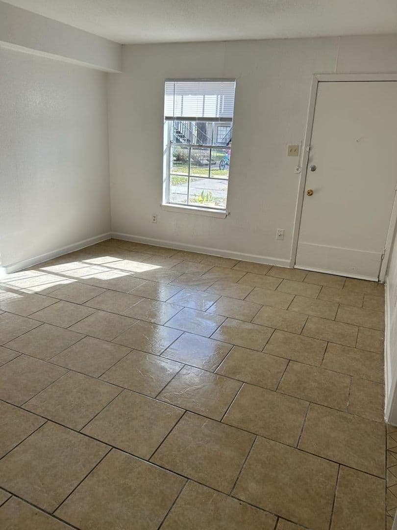Houston Apartment: 7429 Long Point Drive
