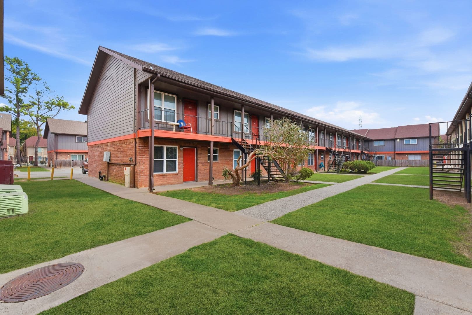 Houston Apartment: 1521 Sherwood Forest
