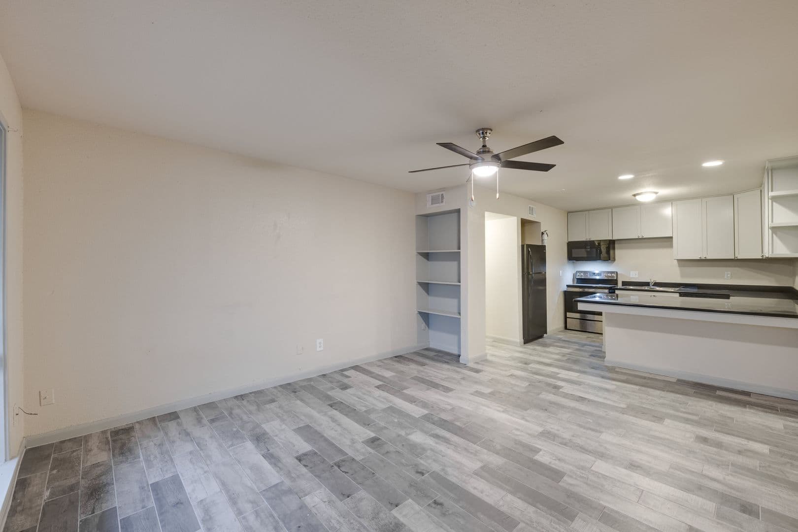 Houston Apartment: 3130 Mangum Rd