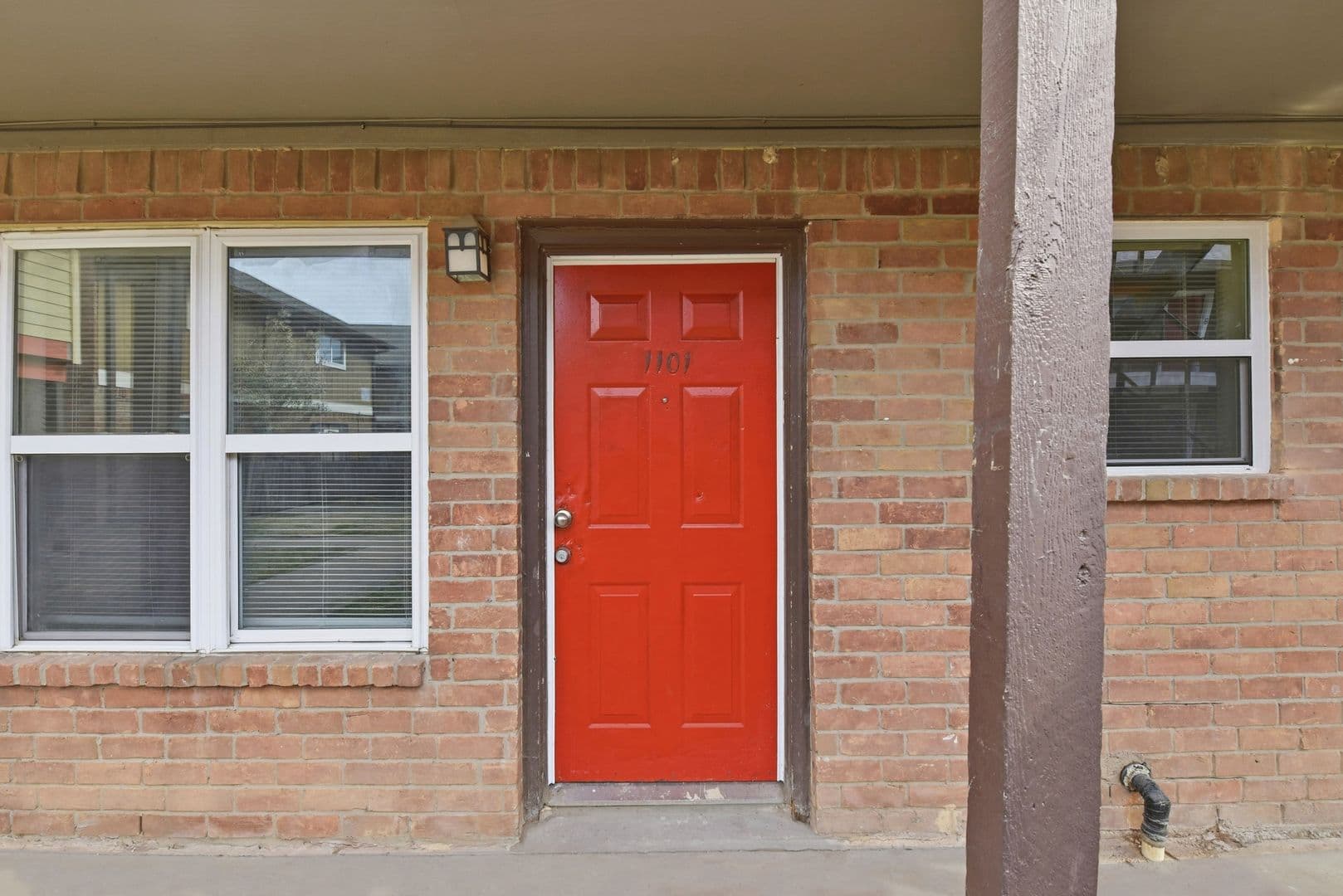 Houston Apartment: 1521 Sherwood Forest