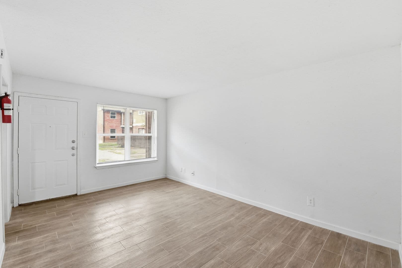 Houston Apartment: 1521 Sherwood Forest