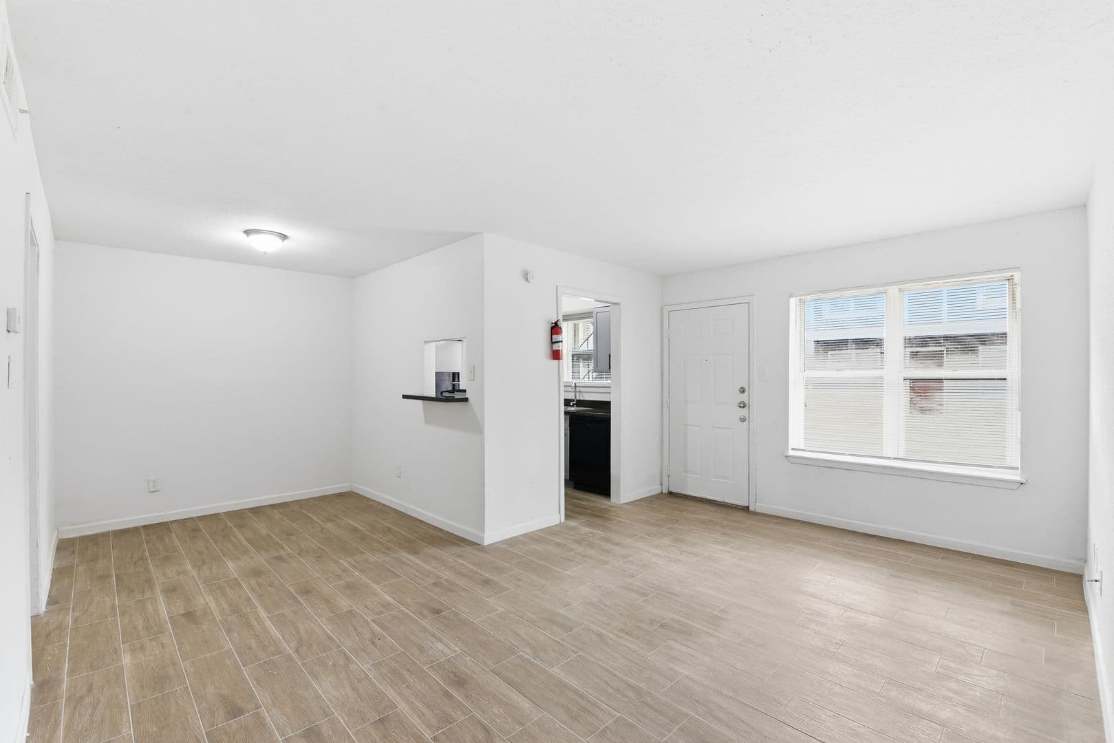 Houston Apartment: 1521 Sherwood Forest
