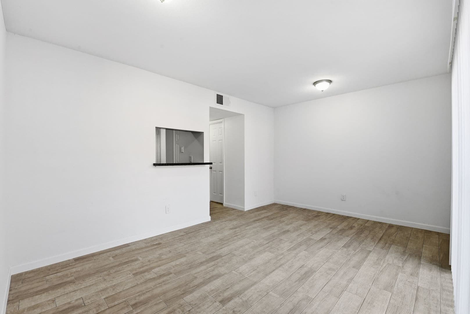 Houston Apartment: 1521 Sherwood Forest