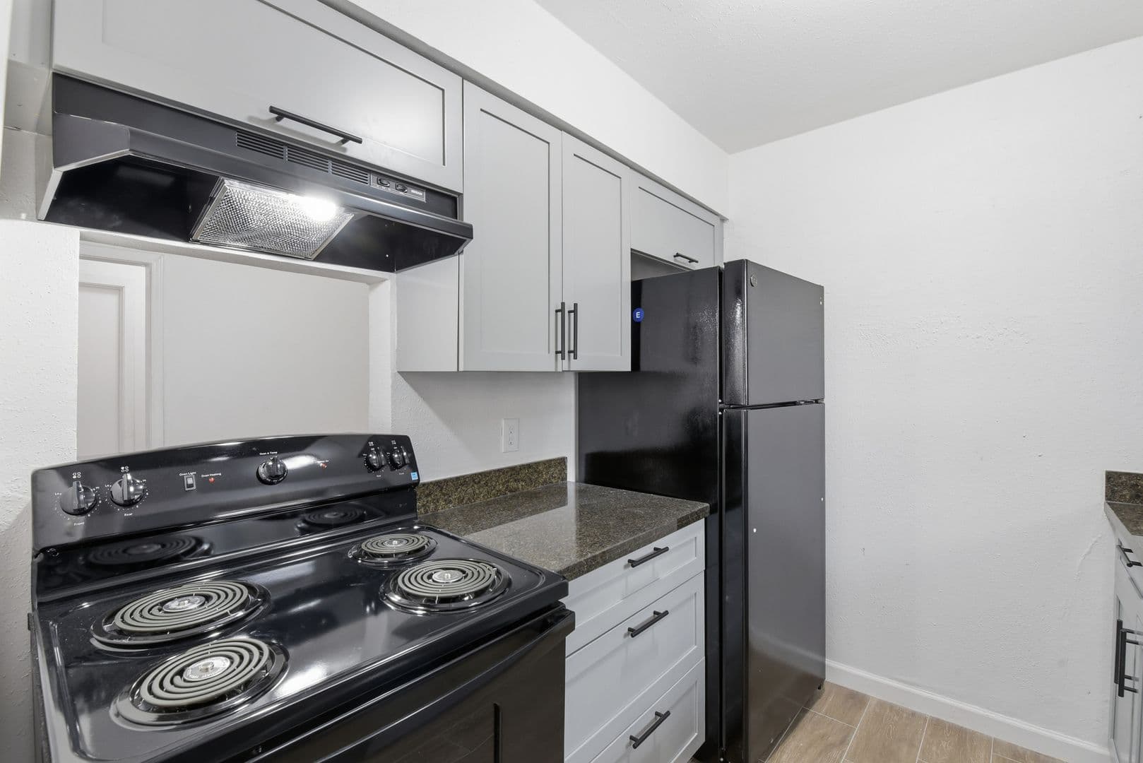 Houston Apartment: 1521 Sherwood Forest