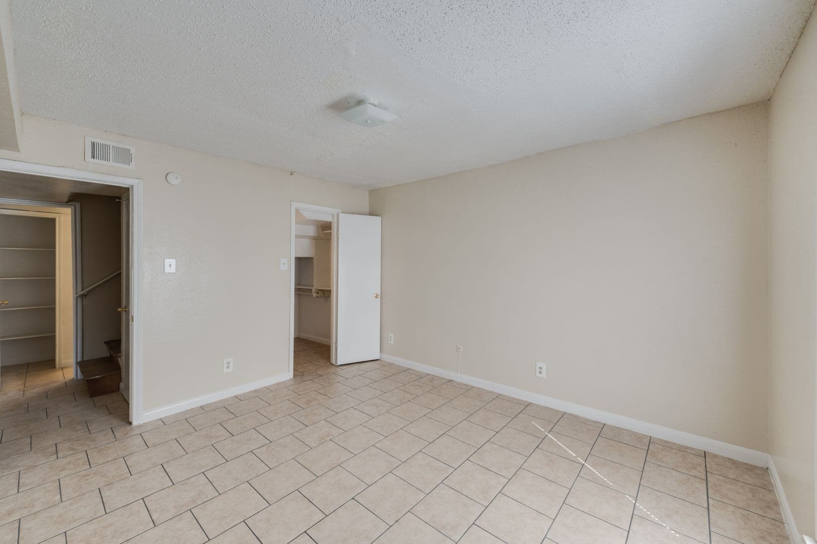 Houston Apartment: 6120 Bellaire Blvd.
