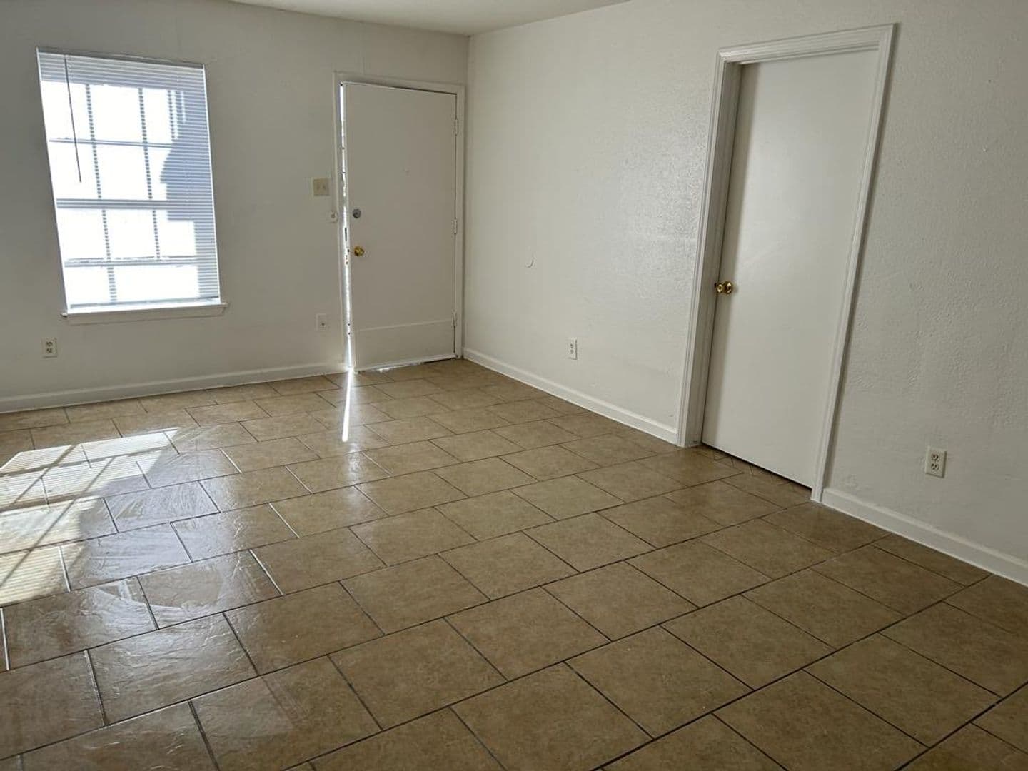 Houston Apartment: 7429 Long Point Drive