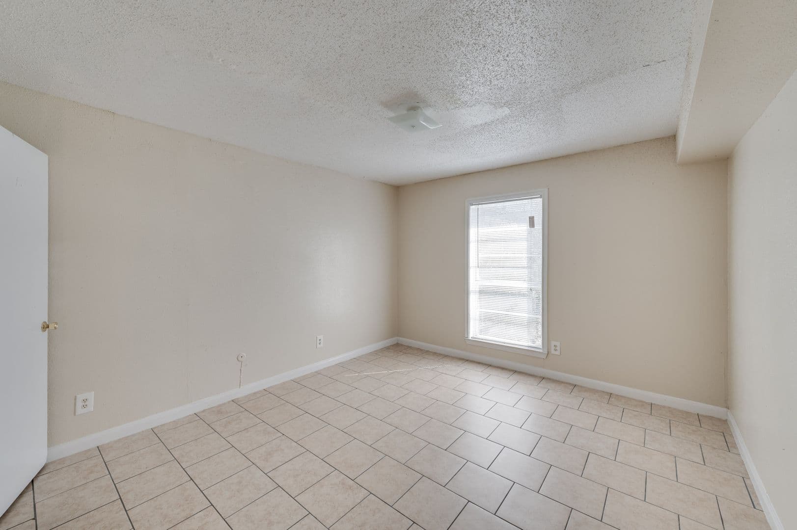 Houston Apartment: 6120 Bellaire Blvd.