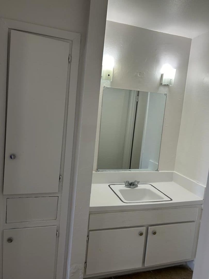 Houston Apartment: 7429 Long Point Drive