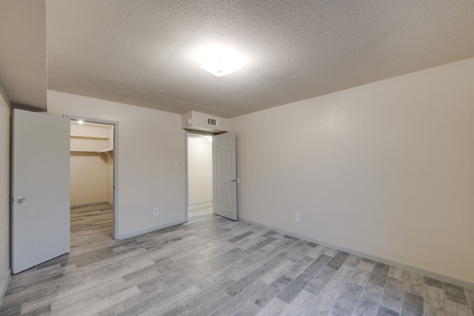 Houston Apartment: 3130 Mangum Rd