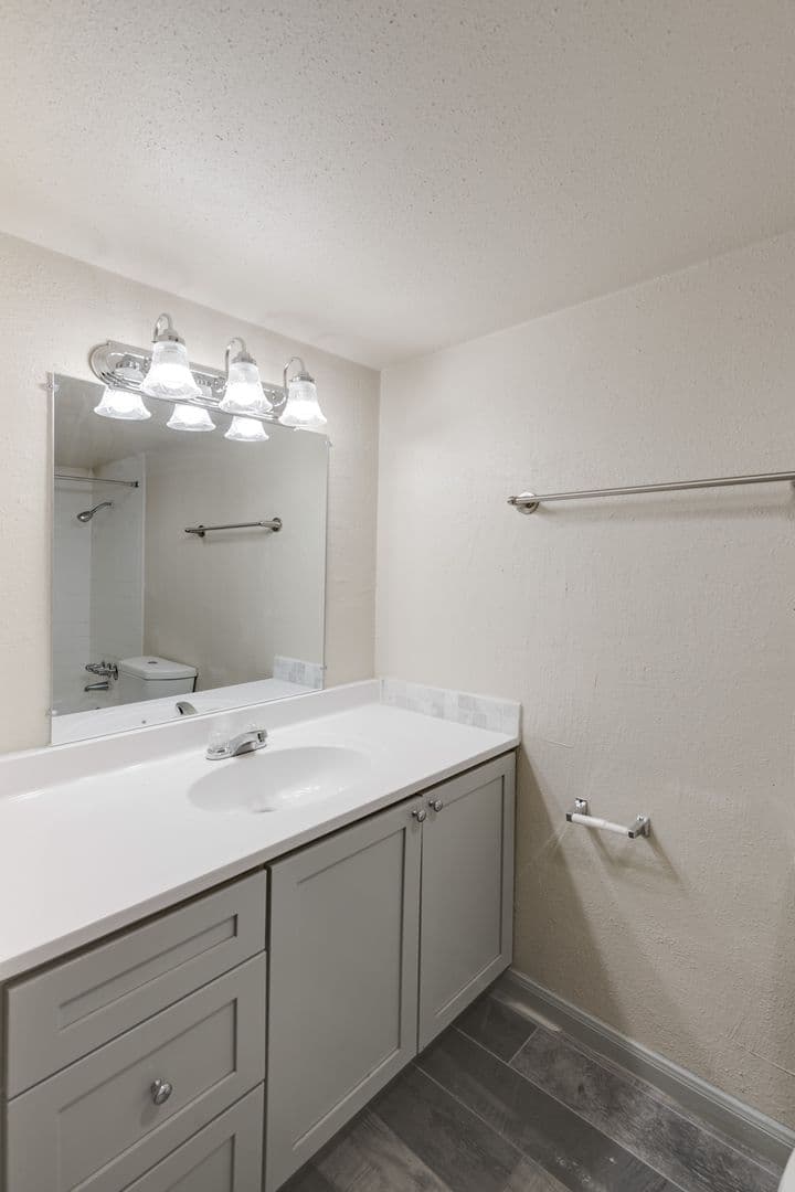 Houston Apartment: 3130 Mangum Rd
