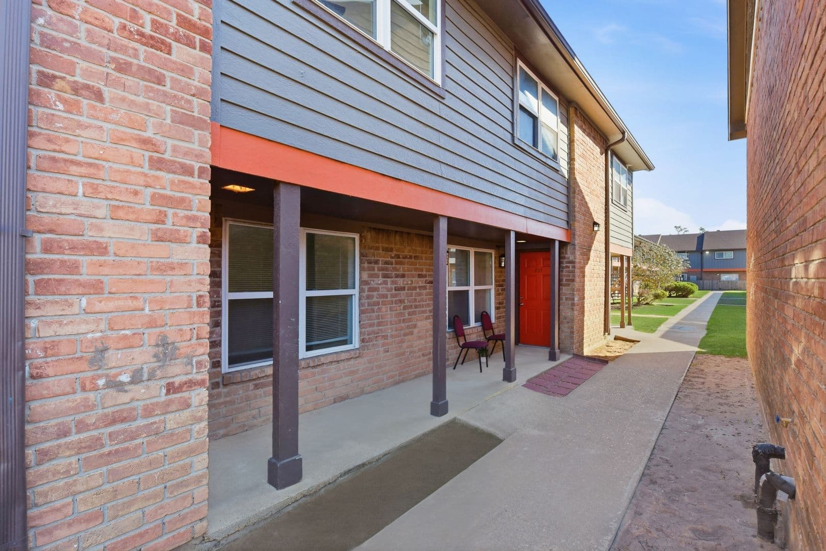 Houston Apartment: 1521 Sherwood Forest