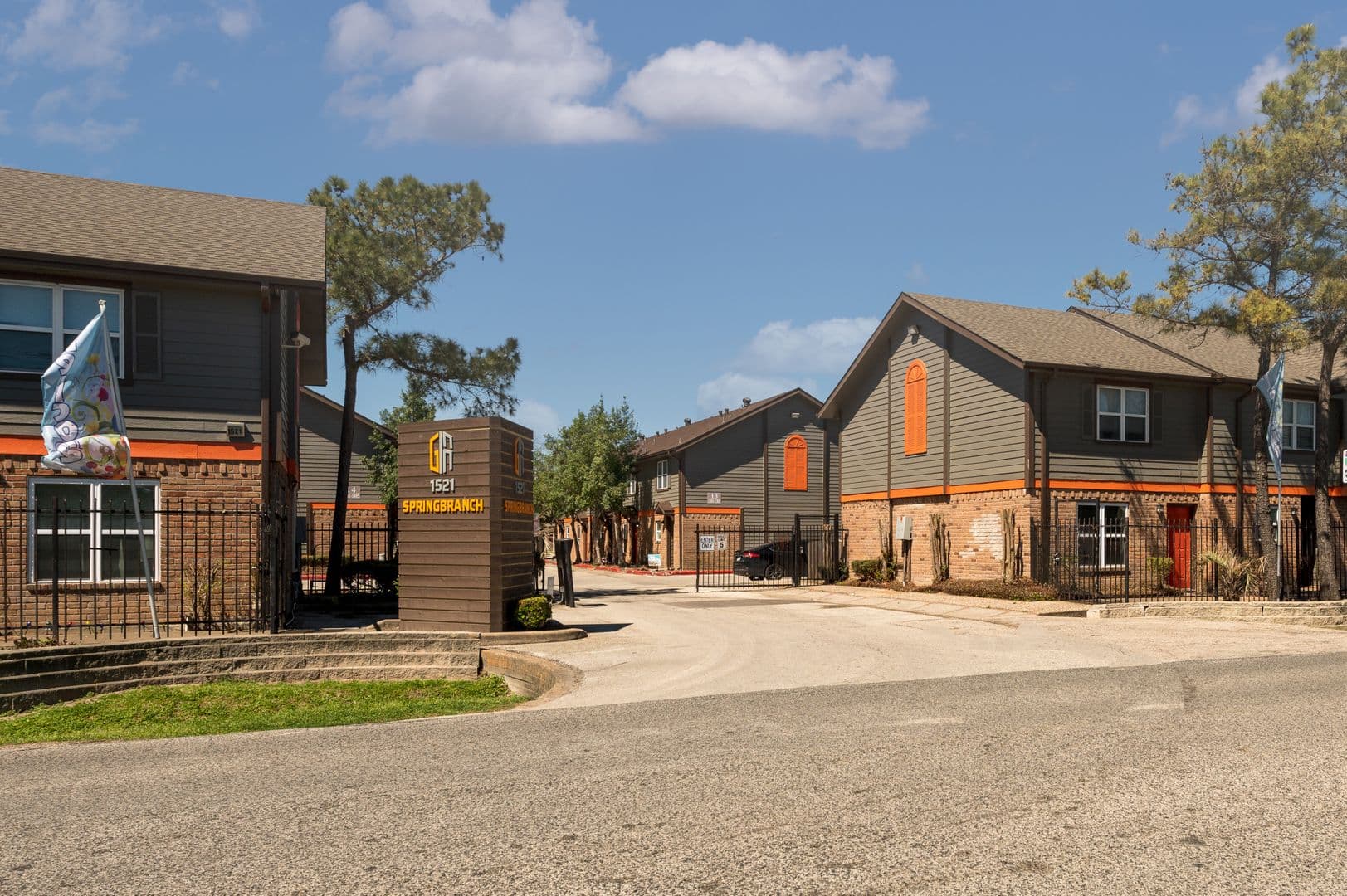 Houston Apartment: 1521 Sherwood Forest