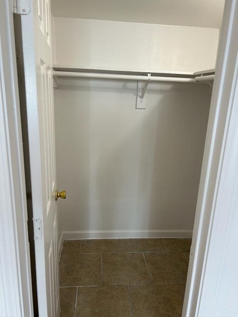 Houston Apartment: 7429 Long Point Drive