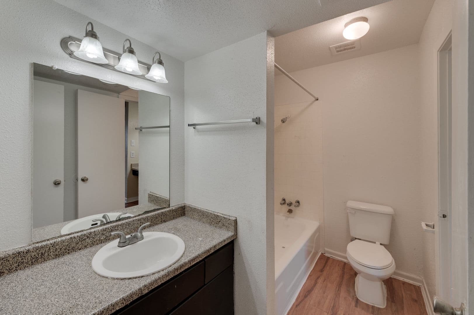 Houston Apartment: 1521 Sherwood Forest