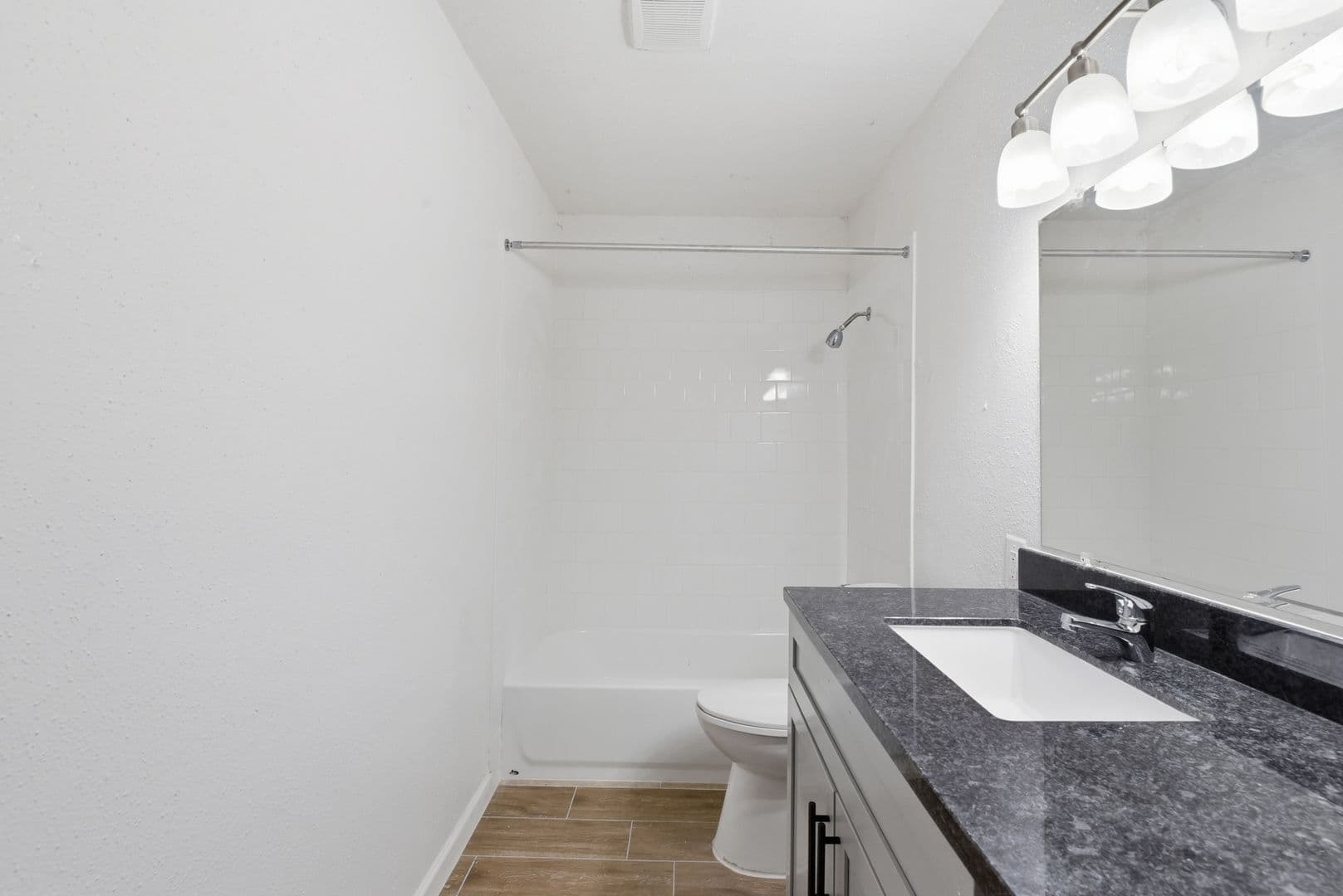 Houston Apartment: 1521 Sherwood Forest