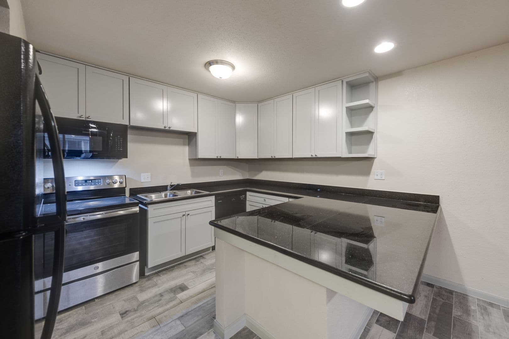 Houston Apartment: 3130 Mangum Rd