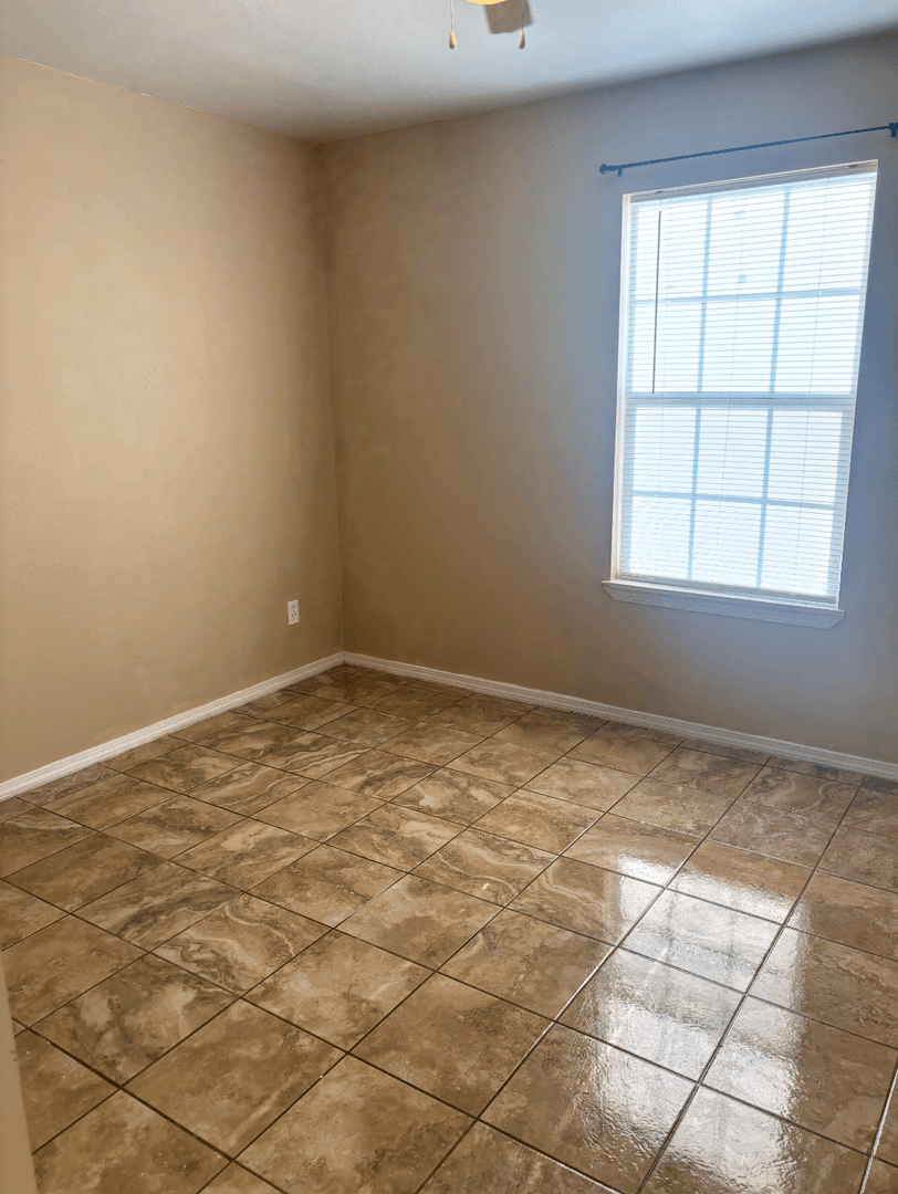 Chouteau Apartment: 9356 S 430 Rd