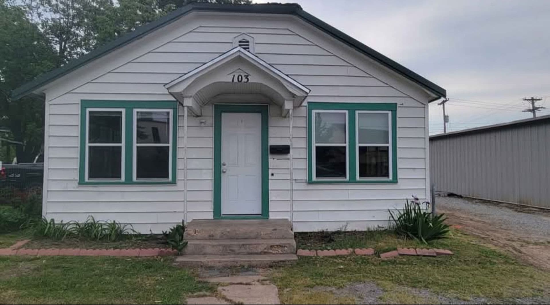 Pryor House: 103 N Elliot St