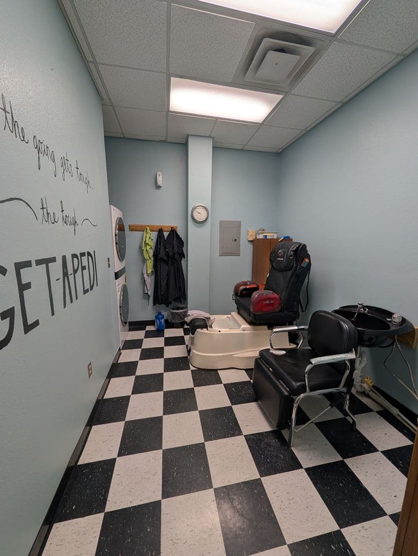 Pryor Apartment: 307 S Adair St